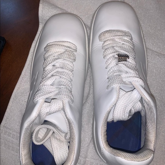Burberry white low tops. US 12/UK 45 lightly used, clean inside and bottom soles - Picture 2 of 4